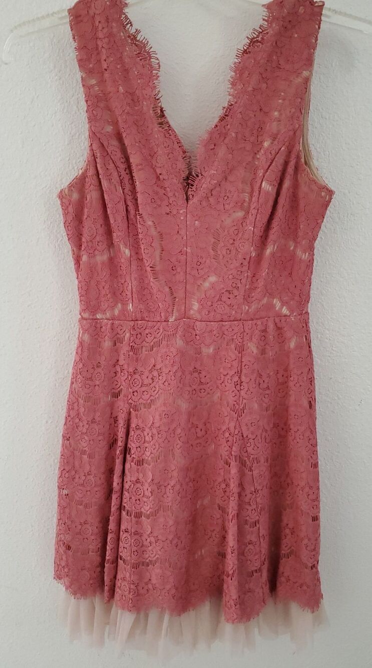 EUC Francesca's Women's V-neck Lace Tulle Fit Flare Dress - Size M